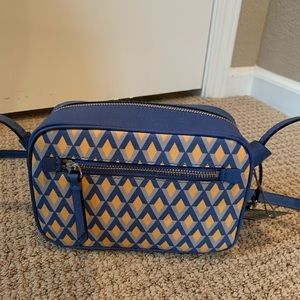 VINCE CAMUTO CROSSBODY BAG